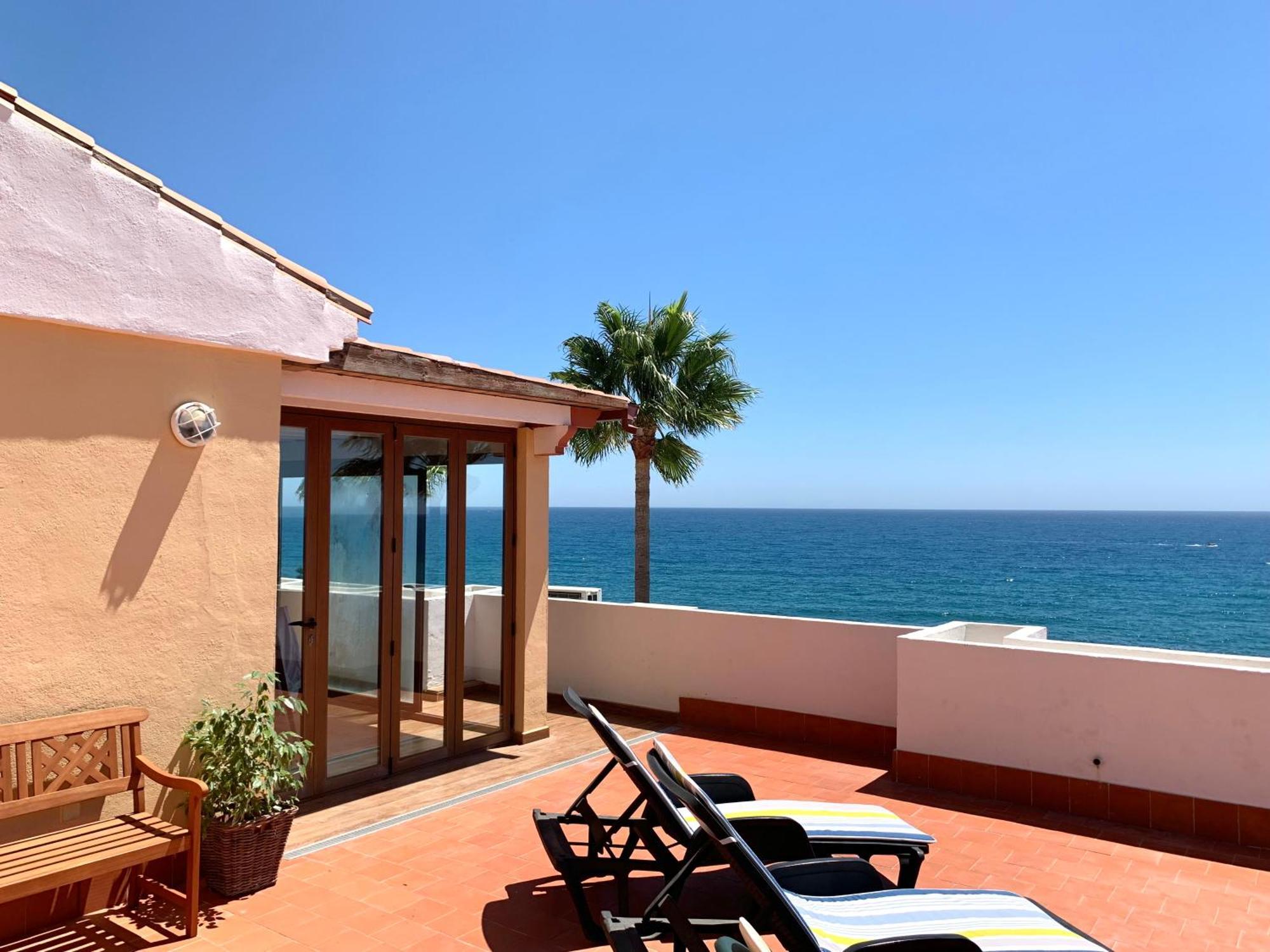 Penthouse On The Beachfront Estepona Exterior photo